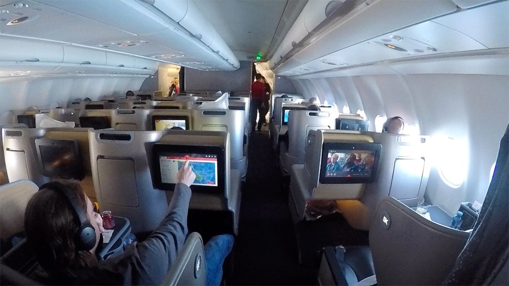 Flight Review: Qantas QF19 Business Class A330 SYD - MNL